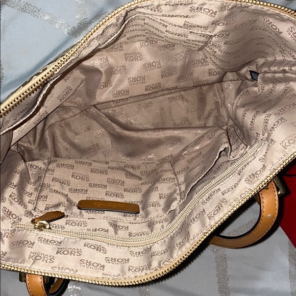Tan MK purse - Picture 4 of 6